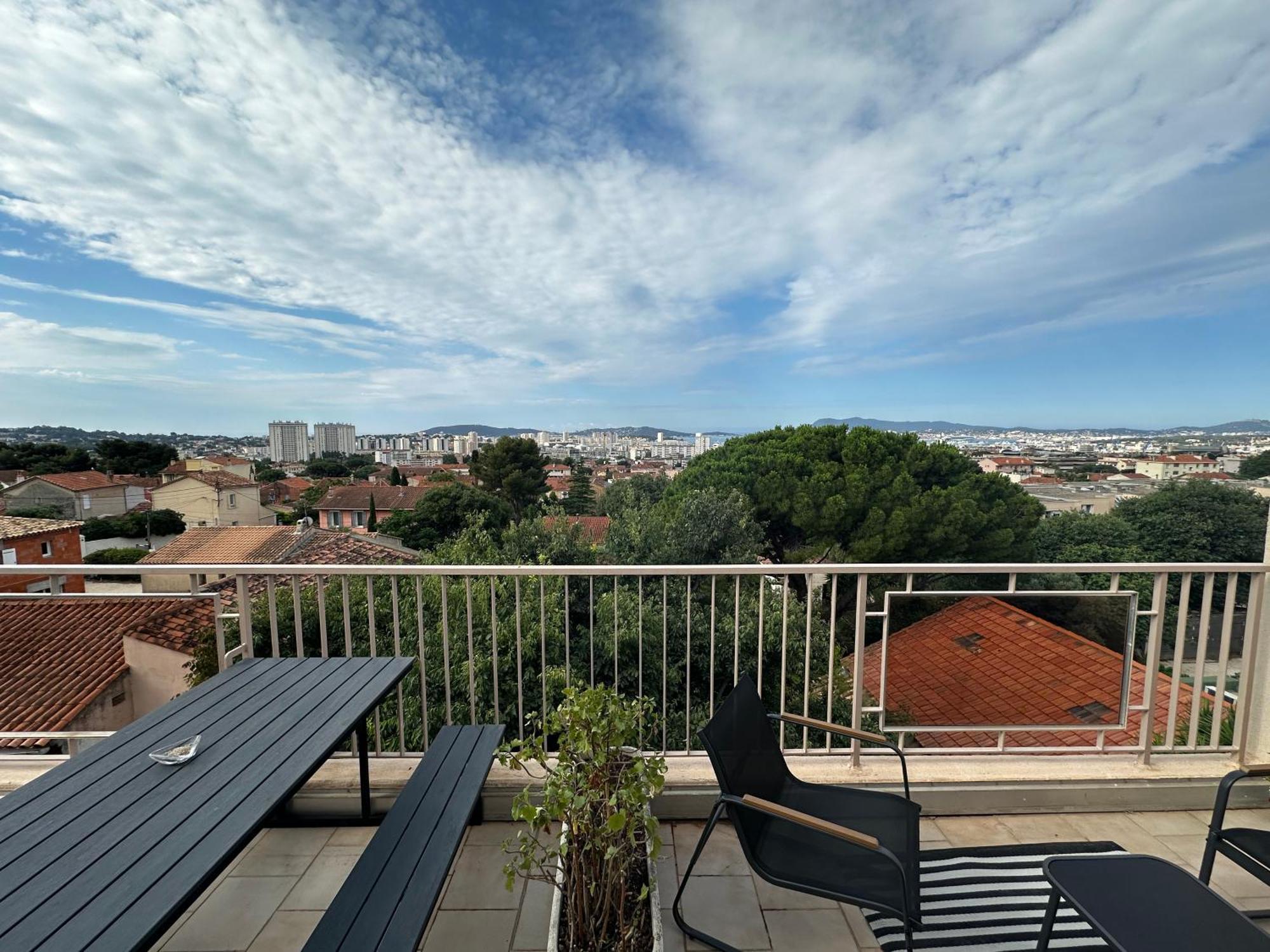 Appartamento T4 Avec Terrasse Et Garage Prive Tolone Esterno foto