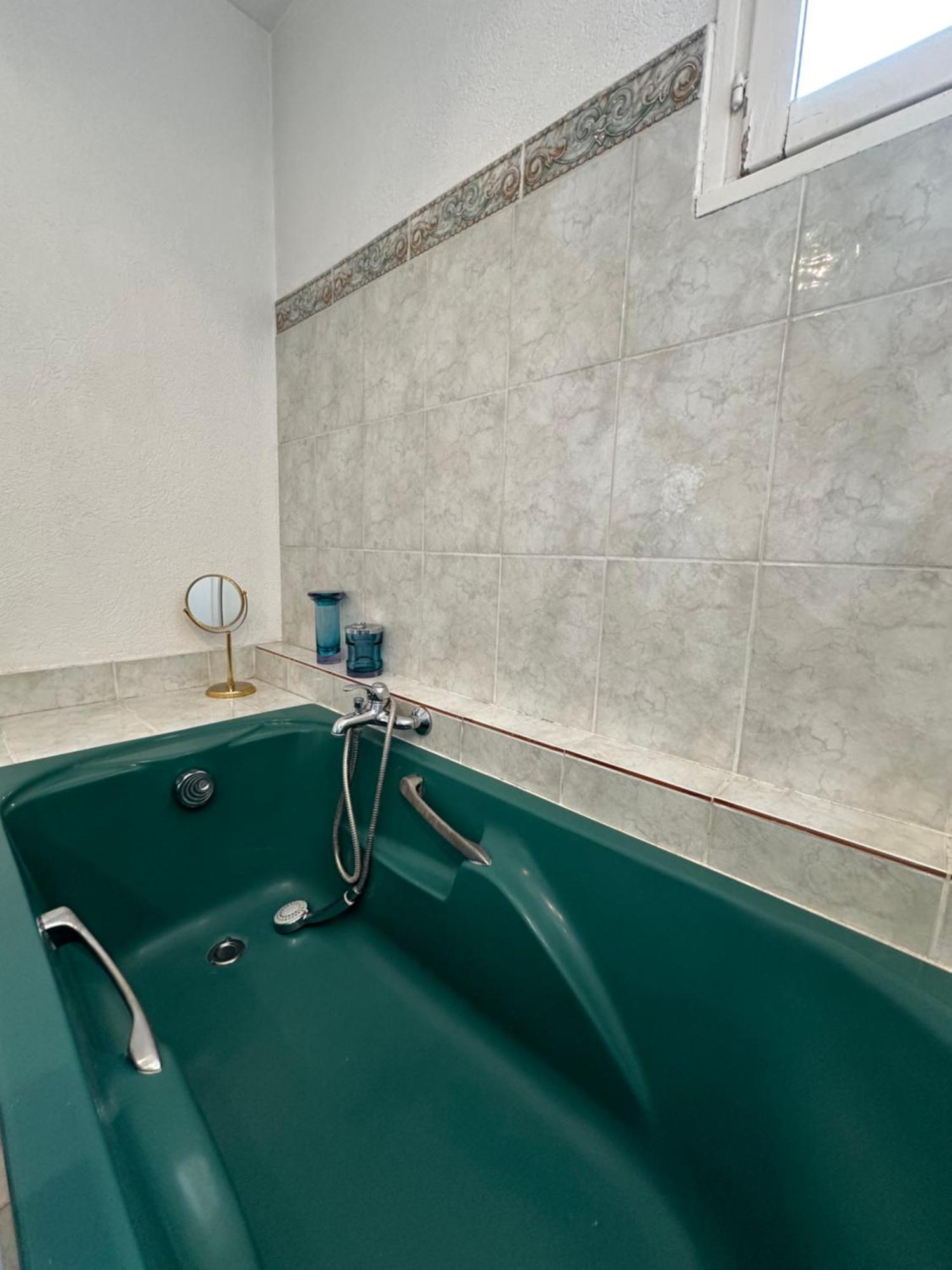 Appartamento T4 Avec Terrasse Et Garage Prive Tolone Esterno foto