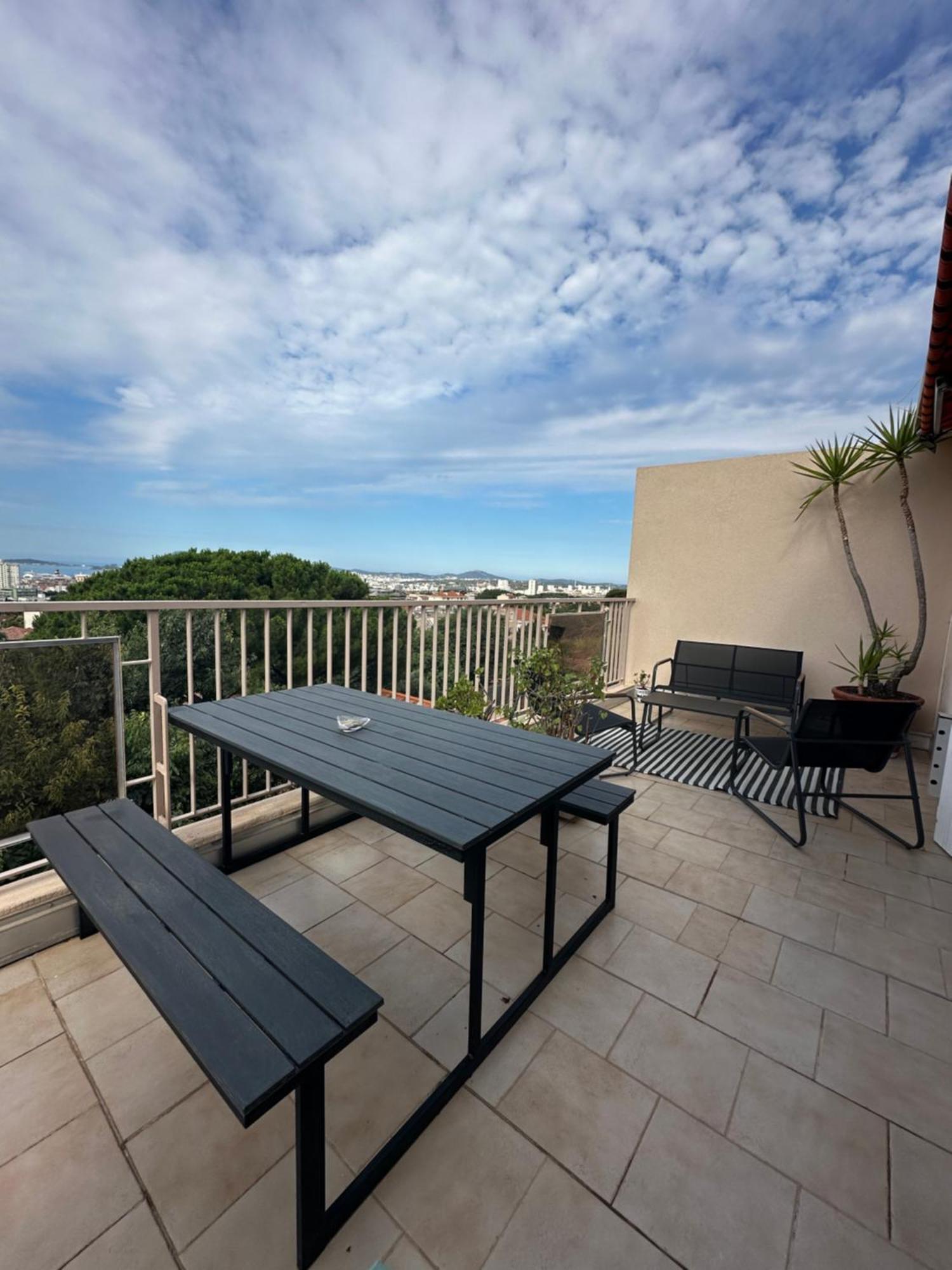 Appartamento T4 Avec Terrasse Et Garage Prive Tolone Esterno foto