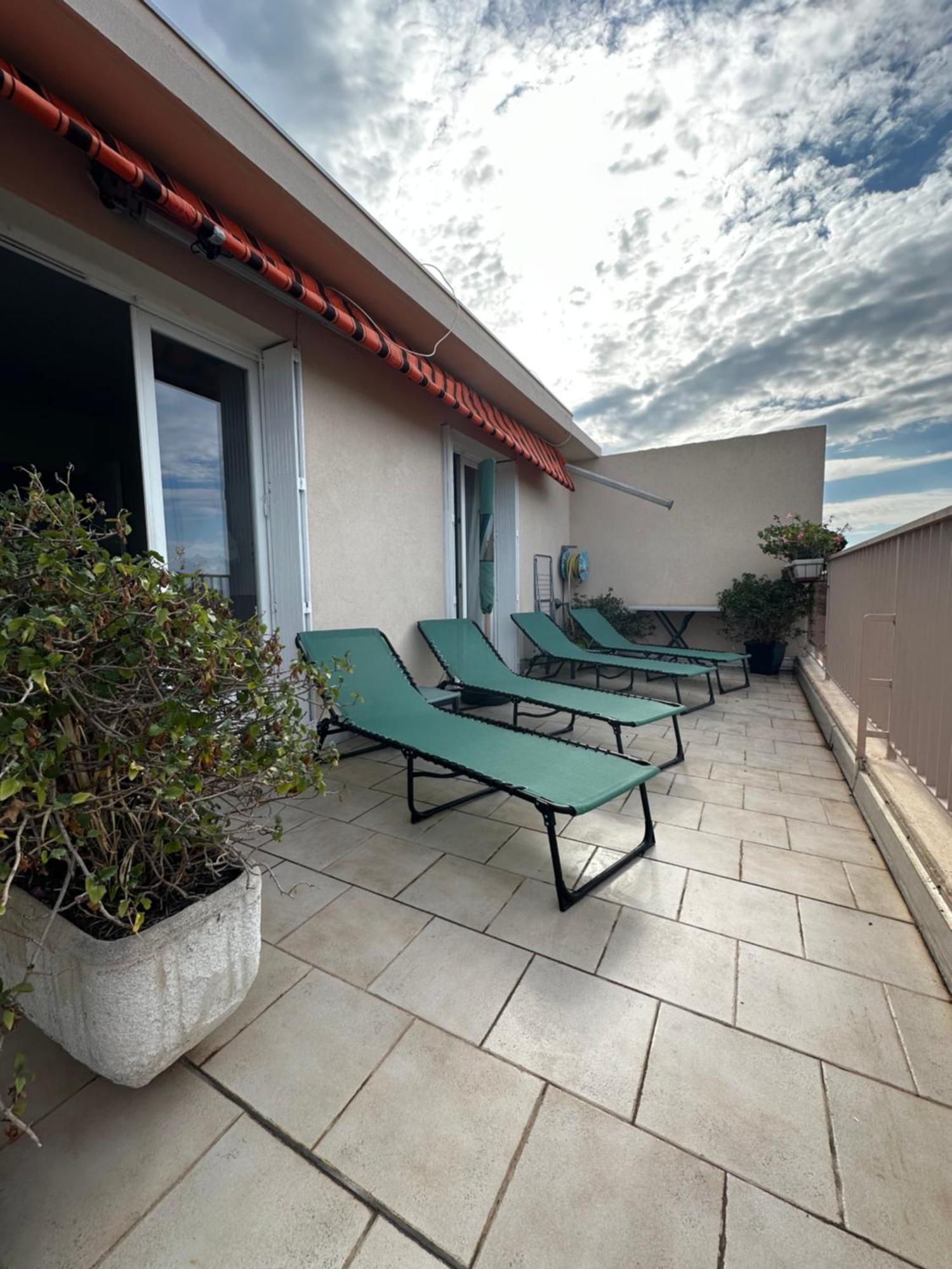 Appartamento T4 Avec Terrasse Et Garage Prive Tolone Esterno foto